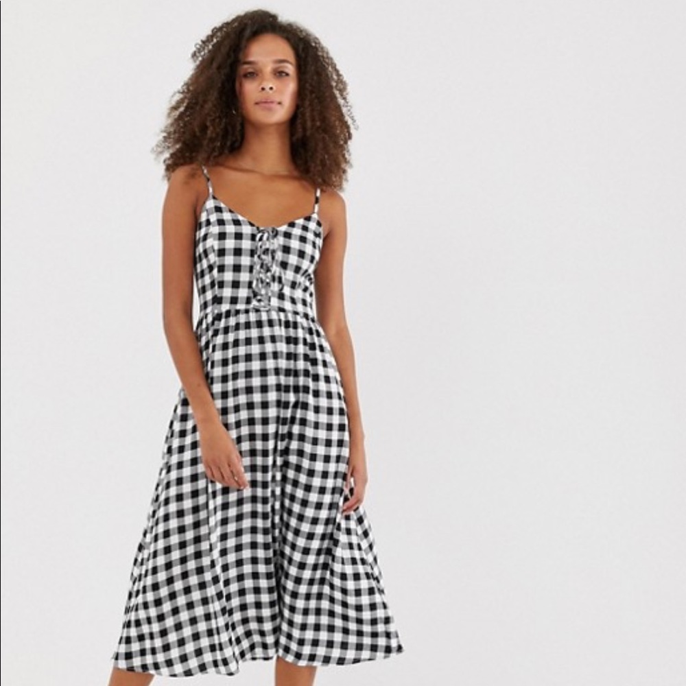 New Look midi dress with tie front in gingham